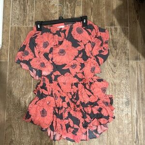 Mustard Seed romper. Floral print. Size small.